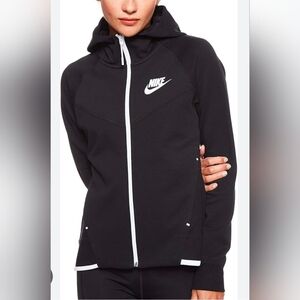 NWT. Nike Tech Fleece Windrunner Black/White Women's Hoodie 930759-011 $120